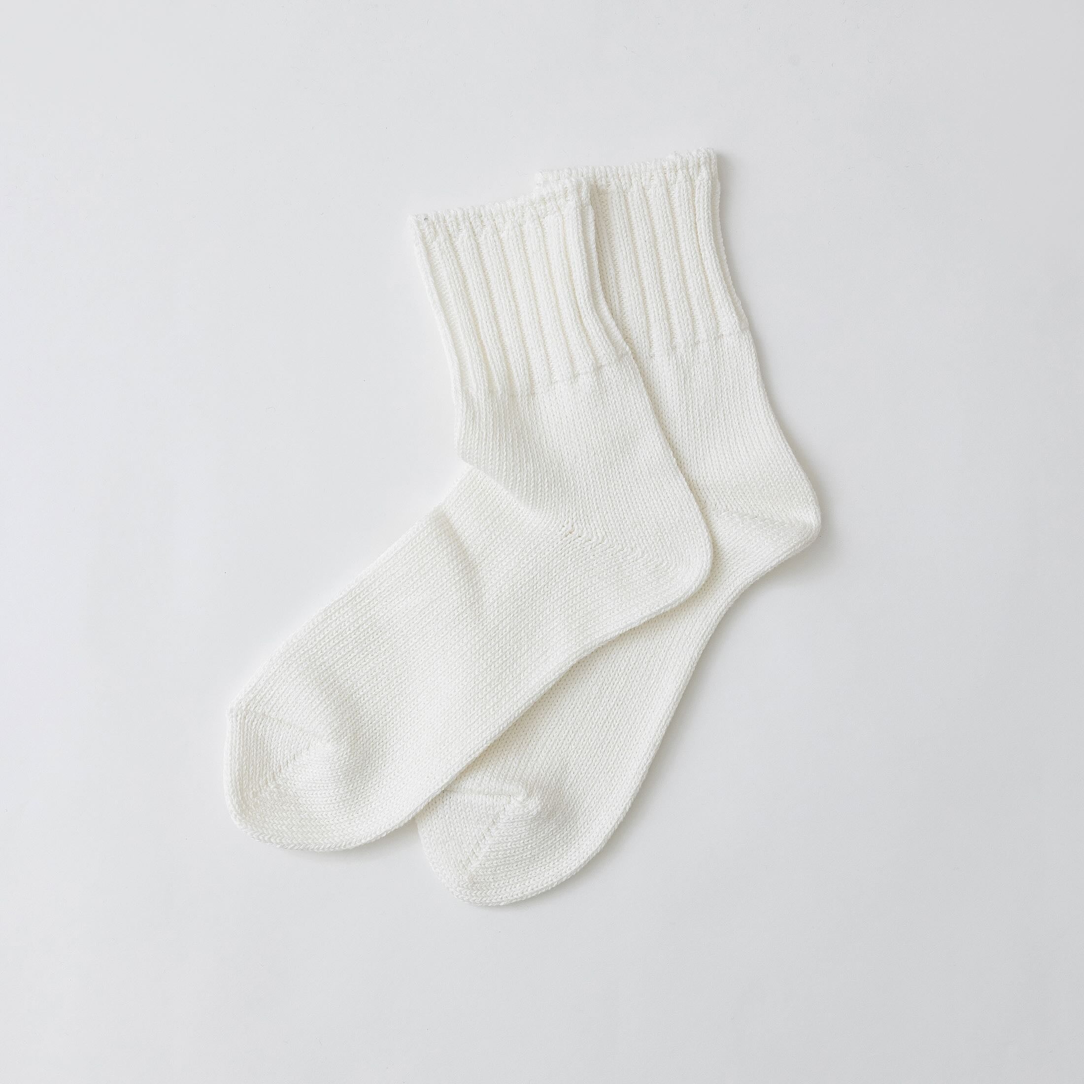 White cotton quarter crew socks