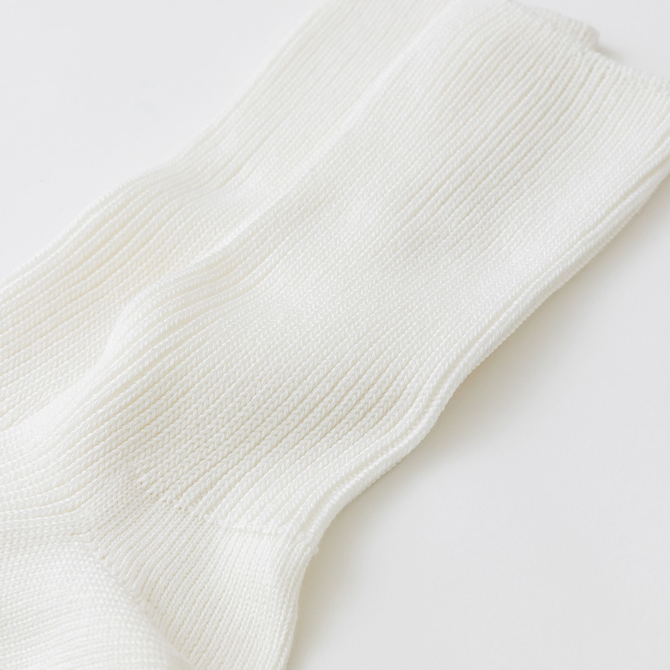 Fine rib white cotton socks